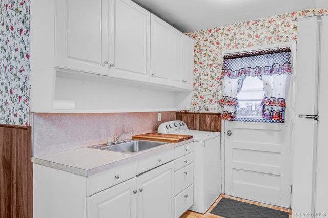 2715 Falcon Avenue, Medford, NY 11763