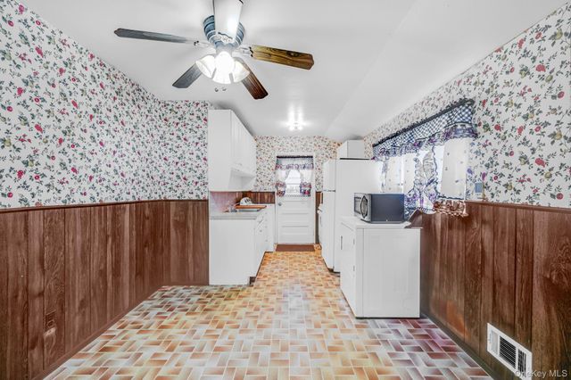 2715 Falcon Avenue, Medford, NY 11763