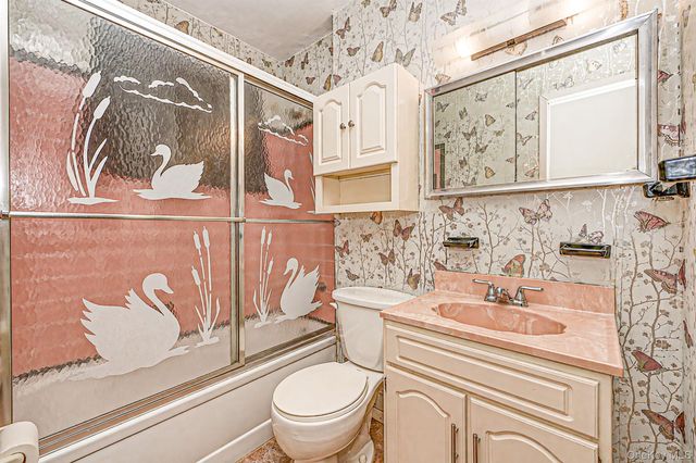 2715 Falcon Avenue, Medford, NY 11763