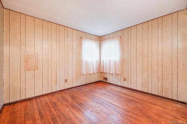 2715 Falcon Avenue, Medford, NY 11763