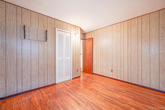 2715 Falcon Avenue, Medford, NY 11763