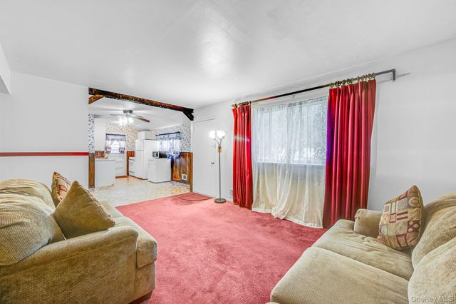 2715 Falcon Avenue, Medford, NY 11763