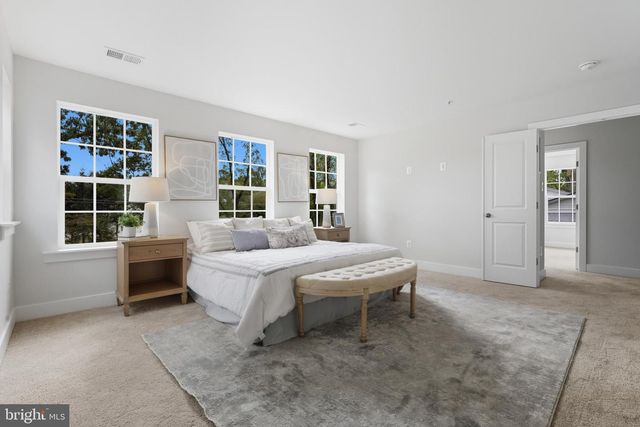 328 RIDGE RD, Washington Grove, MD 20880