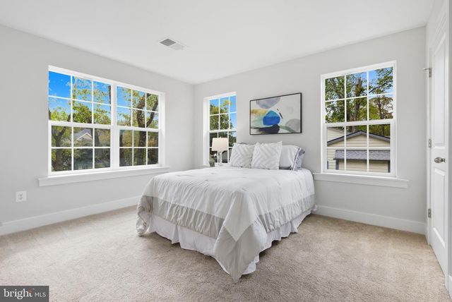 328 RIDGE RD, Washington Grove, MD 20880