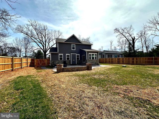 328 RIDGE RD, Washington Grove, MD 20880