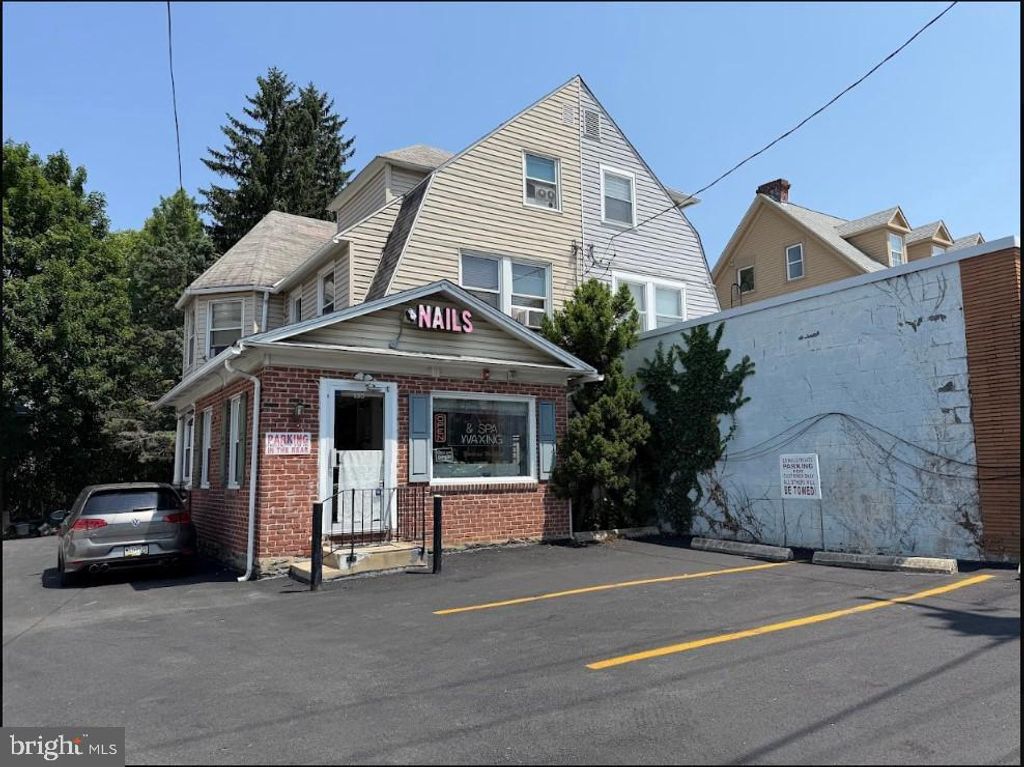 135 MONTGOMERY AVE, Bala Cynwyd, PA 19004