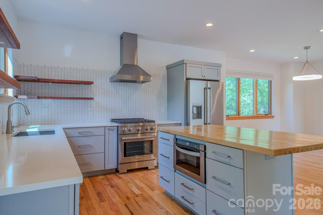 87 Deaver Street, Asheville, NC 28806