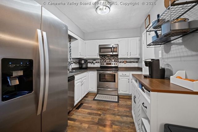 122 Cadle Drive, Cross Lanes, WV 25313