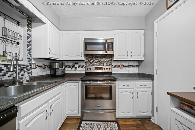 122 Cadle Drive, Cross Lanes, WV 25313