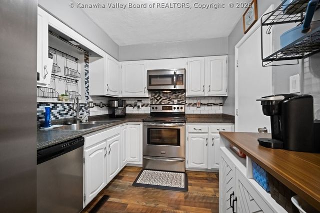 122 Cadle Drive, Cross Lanes, WV 25313