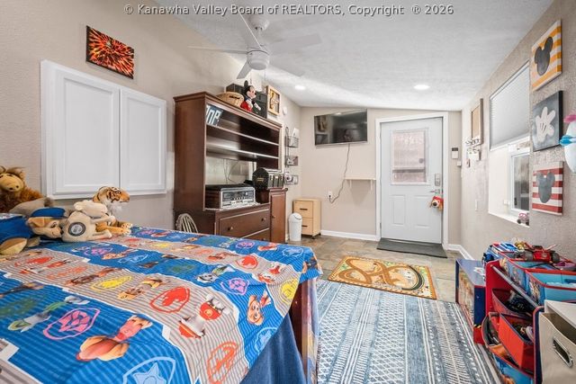 122 Cadle Drive, Cross Lanes, WV 25313