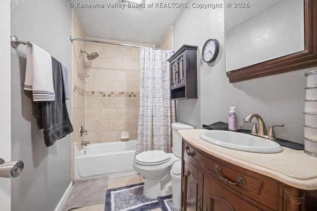 122 Cadle Drive, Cross Lanes, WV 25313