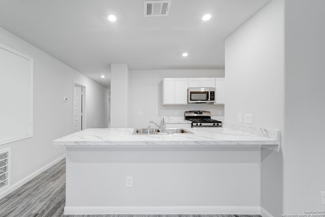 300 Mariposa Lane, Kenedy, TX 78119