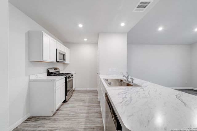 300 Mariposa Lane, Kenedy, TX 78119