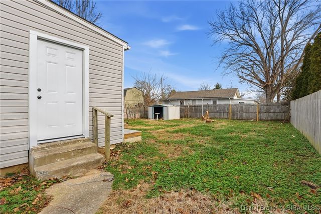 709 Crestview Court, Jeffersonville, IN 47130