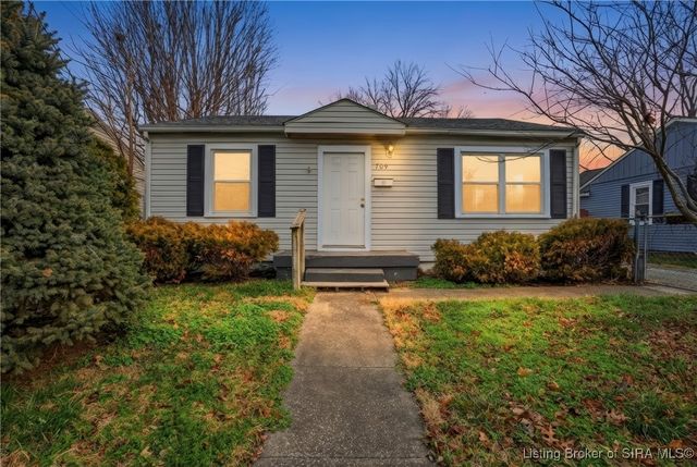 709 Crestview Court, Jeffersonville, IN 47130