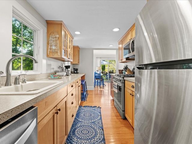 9 Priscilla Ave, Duxbury, MA 02332