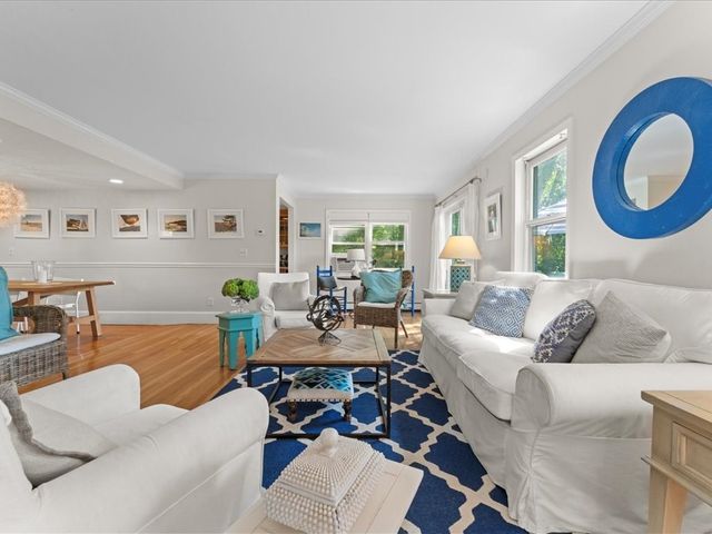 9 Priscilla Ave, Duxbury, MA 02332