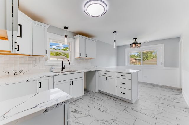 422 W 98th Place, Chicago, IL 60628
