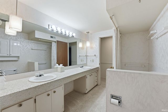 1409 Lake Forest Drive, Fort Wayne, IN 46815