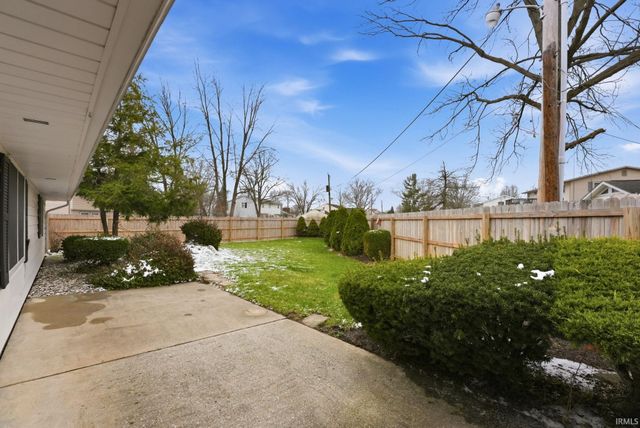 1409 Lake Forest Drive, Fort Wayne, IN 46815