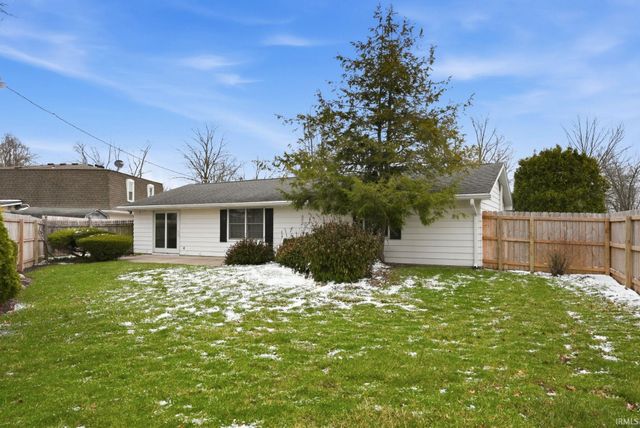 1409 Lake Forest Drive, Fort Wayne, IN 46815