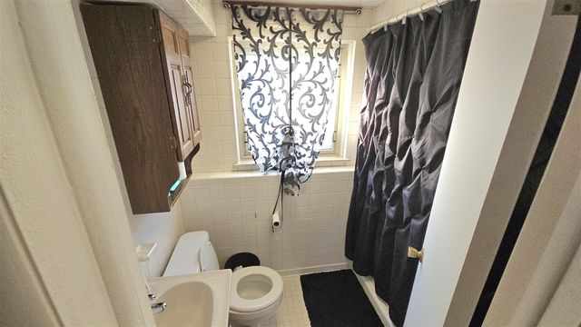 9814 Cass Avenue, Taylor, MI 48180