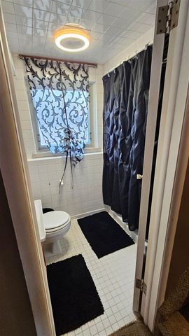 9814 Cass Avenue, Taylor, MI 48180