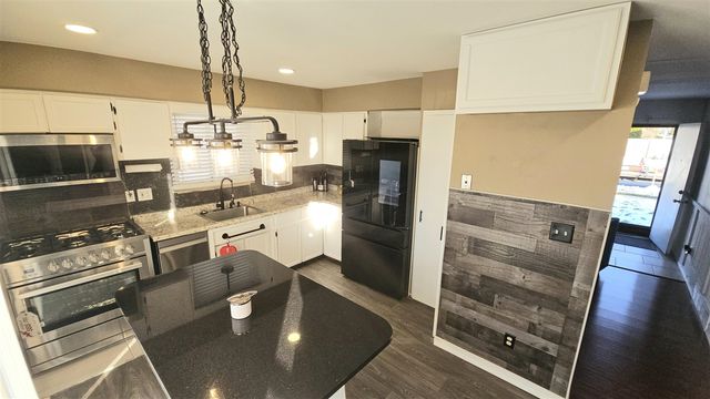 9814 Cass Avenue, Taylor, MI 48180