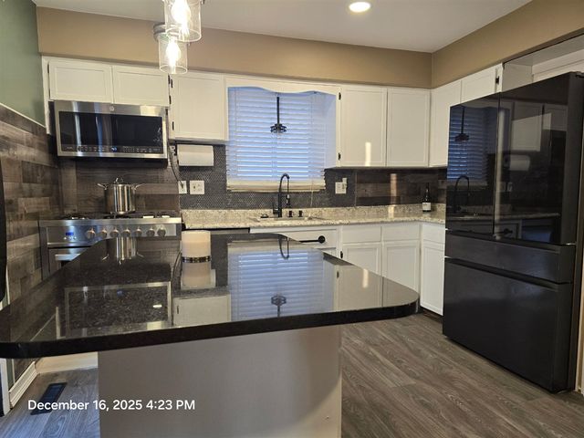 9814 Cass Avenue, Taylor, MI 48180