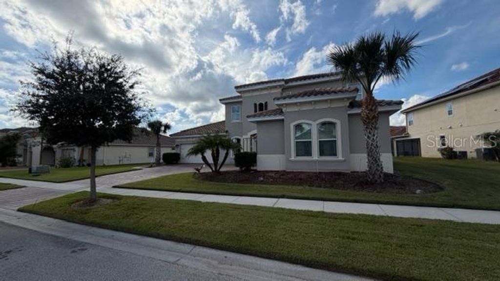 Image 4 of property listing at 821 WINDLASS COURT, Kissimmee, FL 34746