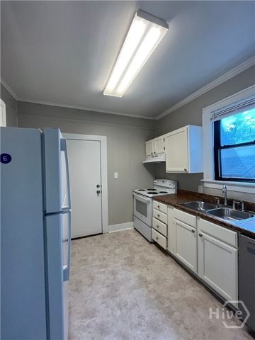611 E 37th Street, Savannah, GA 31401