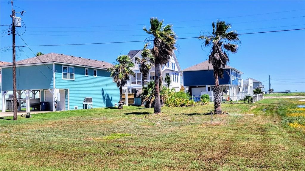 1232 S Live Oak St, Rockport, TX 78382 — photo 2
