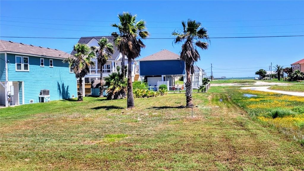 1232 S Live Oak St, Rockport, TX 78382 — photo 3