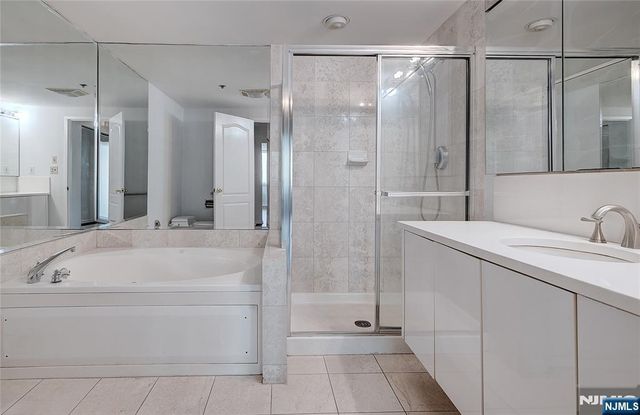 10 Smith Manor Boulevard 211, West Orange, NJ 07052