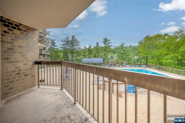 10 Smith Manor Boulevard 211, West Orange, NJ 07052