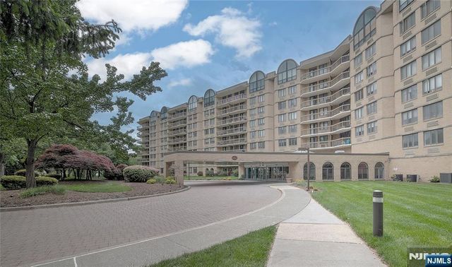 10 Smith Manor Boulevard 211, West Orange, NJ 07052
