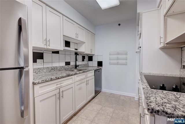 10 Smith Manor Boulevard 211, West Orange, NJ 07052
