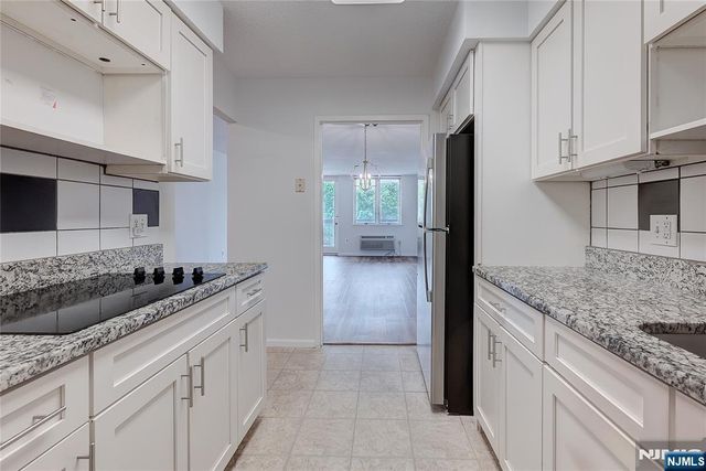 10 Smith Manor Boulevard 211, West Orange, NJ 07052