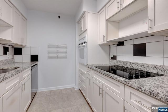 10 Smith Manor Boulevard 211, West Orange, NJ 07052
