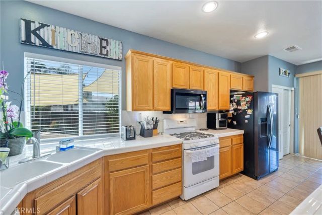 293 Captains Court, San Jacinto, CA 92583