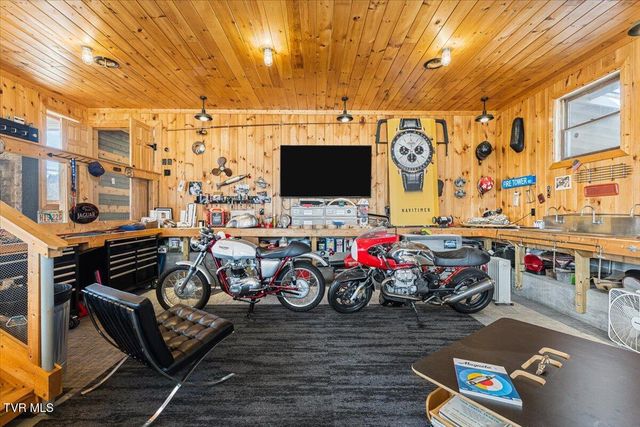 2752 Knob Creek Road, Johnson City, TN 37604