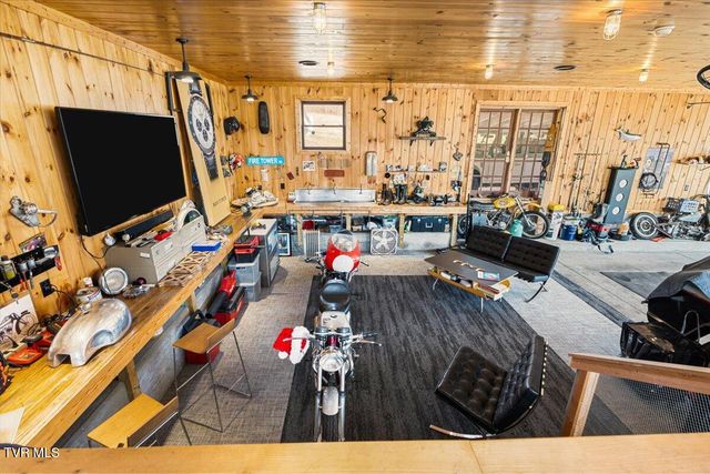 2752 Knob Creek Road, Johnson City, TN 37604