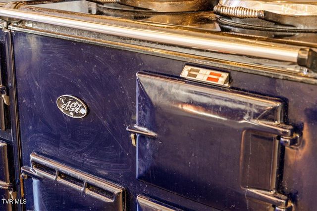 2752 Knob Creek Road, Johnson City, TN 37604