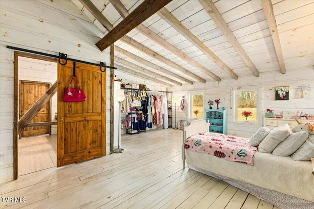 2752 Knob Creek Road, Johnson City, TN 37604