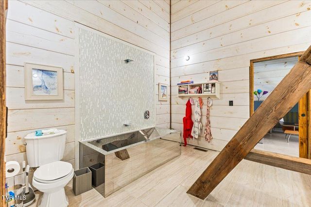 2752 Knob Creek Road, Johnson City, TN 37604