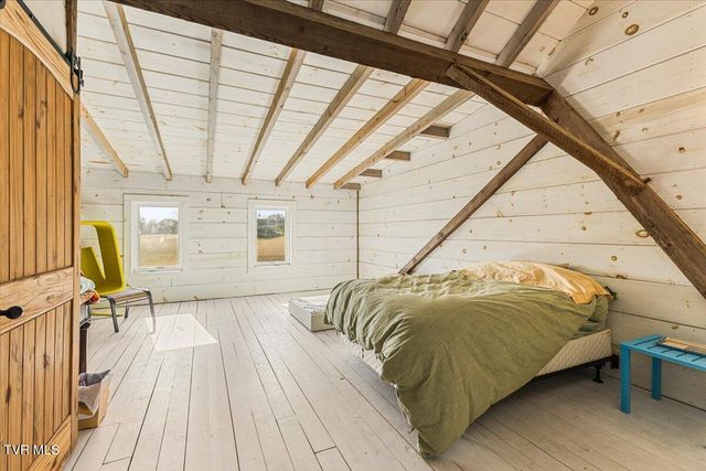 2752 Knob Creek Road, Johnson City, TN 37604