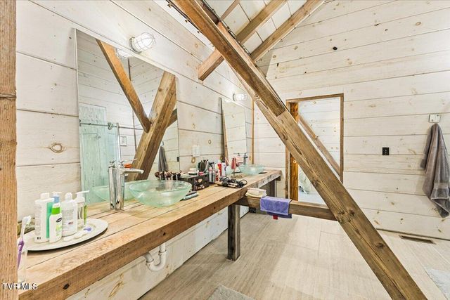 2752 Knob Creek Road, Johnson City, TN 37604