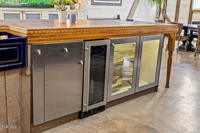 2752 Knob Creek Road, Johnson City, TN 37604