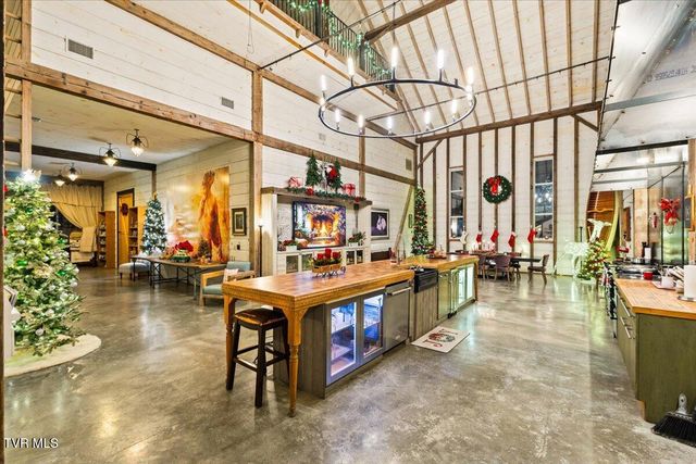 2752 Knob Creek Road, Johnson City, TN 37604